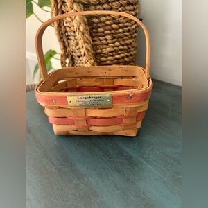 Longaberger Christmas Collection 1987 Edition Mistletoe Basket